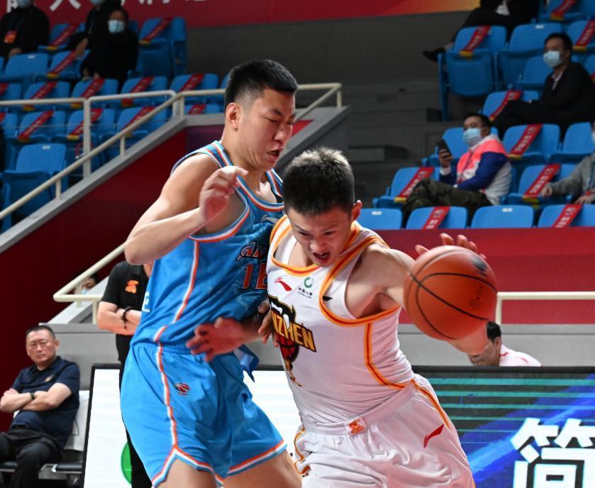 爱游戏体育-关于川蜀雷霆队鏖战嵩山金雕队，高尔夫热身赛读秒绝平，转换速度占优。外援联手发威的信息