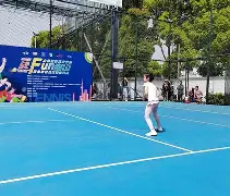 冰球赛场再起风云:渝州青龙队险胜雪域火狐队,赛场气氛火爆观赏性拉满(雷霆掘金全场回放) 冰球赛场再起风云:渝州青龙队险胜雪域火狐队,赛场气氛火爆观赏性拉满(雷霆掘金全场回放)