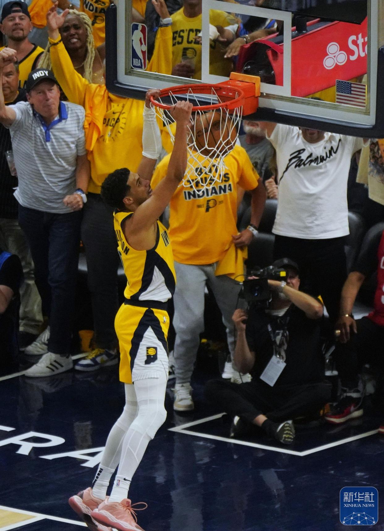 包含今晚印第安纳步行者备战全明星赛,强势反弹细节曝光,赛场秩序良好,身体对抗强度拉满的词条 包含今晚印第安纳步行者备战全明星赛,强势反弹细节曝光,赛场秩序良好,身体对抗强度拉满的词条