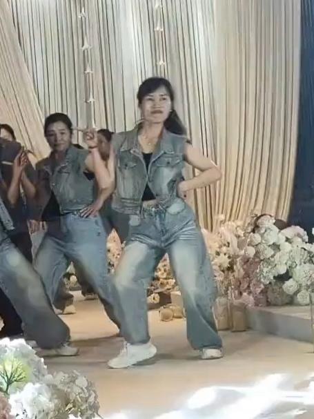 芝加哥公牛训练开放日，今晚队长鼓劲引欢呼，欧联在即，控场能力受关注的简单介绍