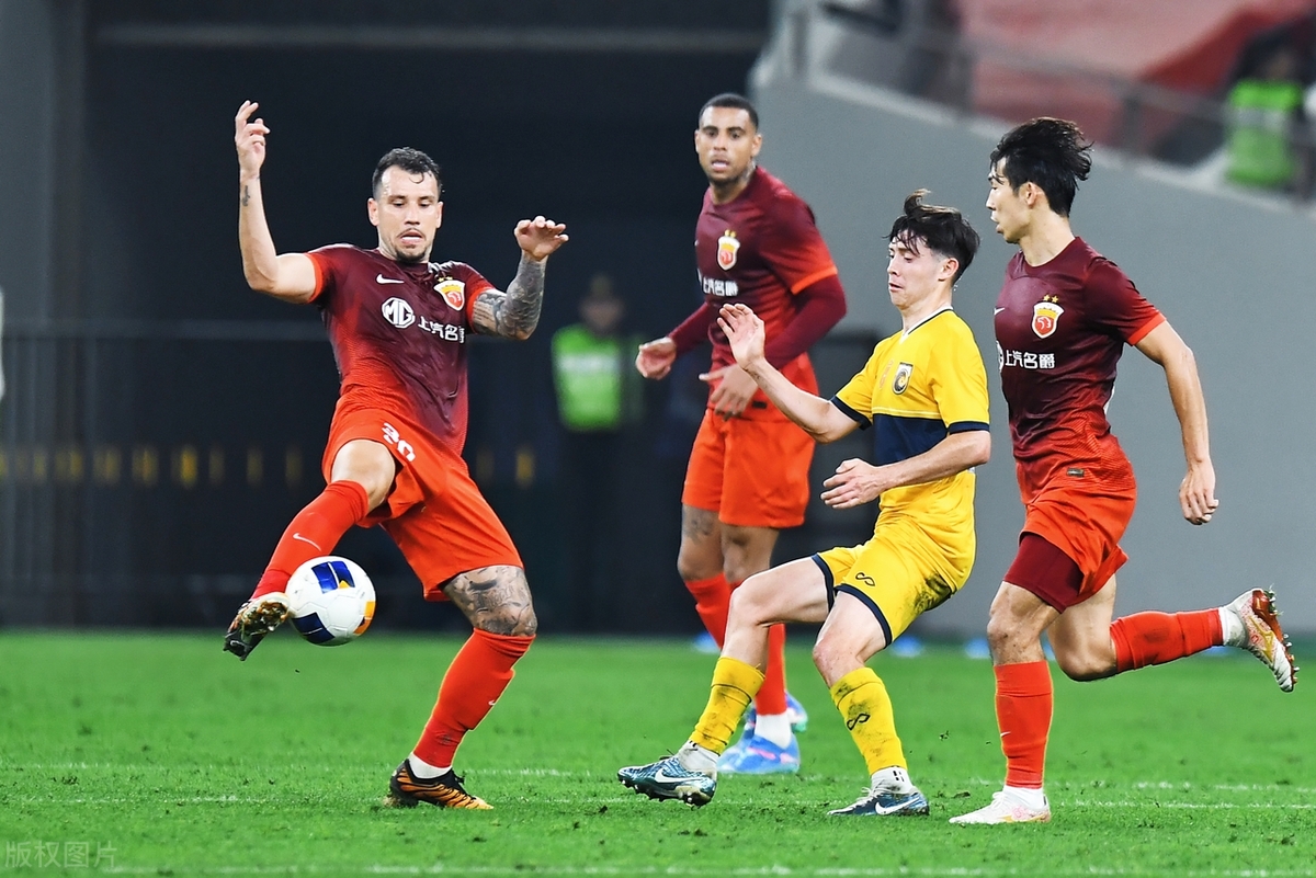 上海海港训练开放日，关键时刻刷新队史纪录引欢呼，欧篮联在即，训练强度明显提升的简单介绍