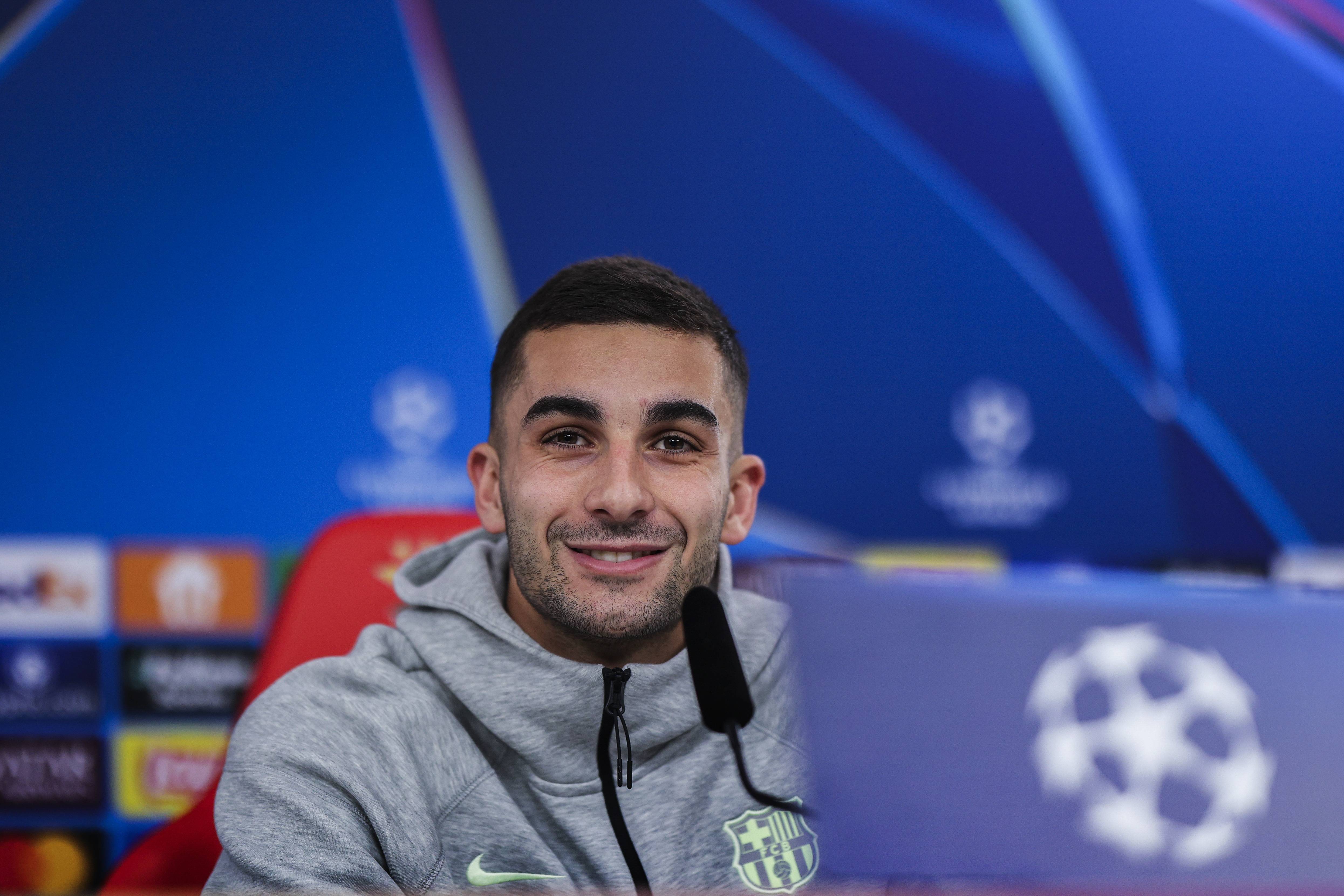 转会期巴塞罗那备战欧冠，防线松动细节曝光，赛场秩序良好，球探报告显示潜力的简单介绍