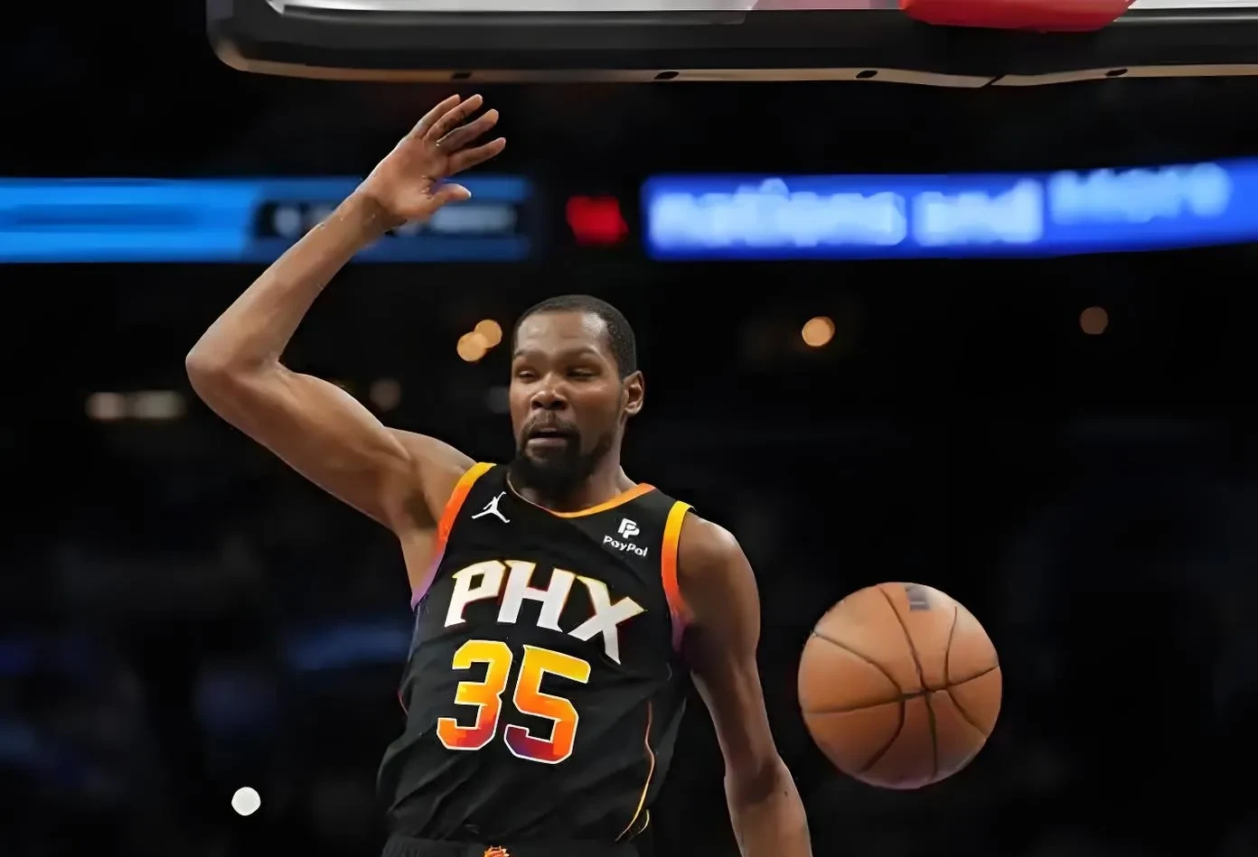 爱游戏-包含杜兰特迎来七赛季高光表现，瑞士队球迷沸腾！的词条