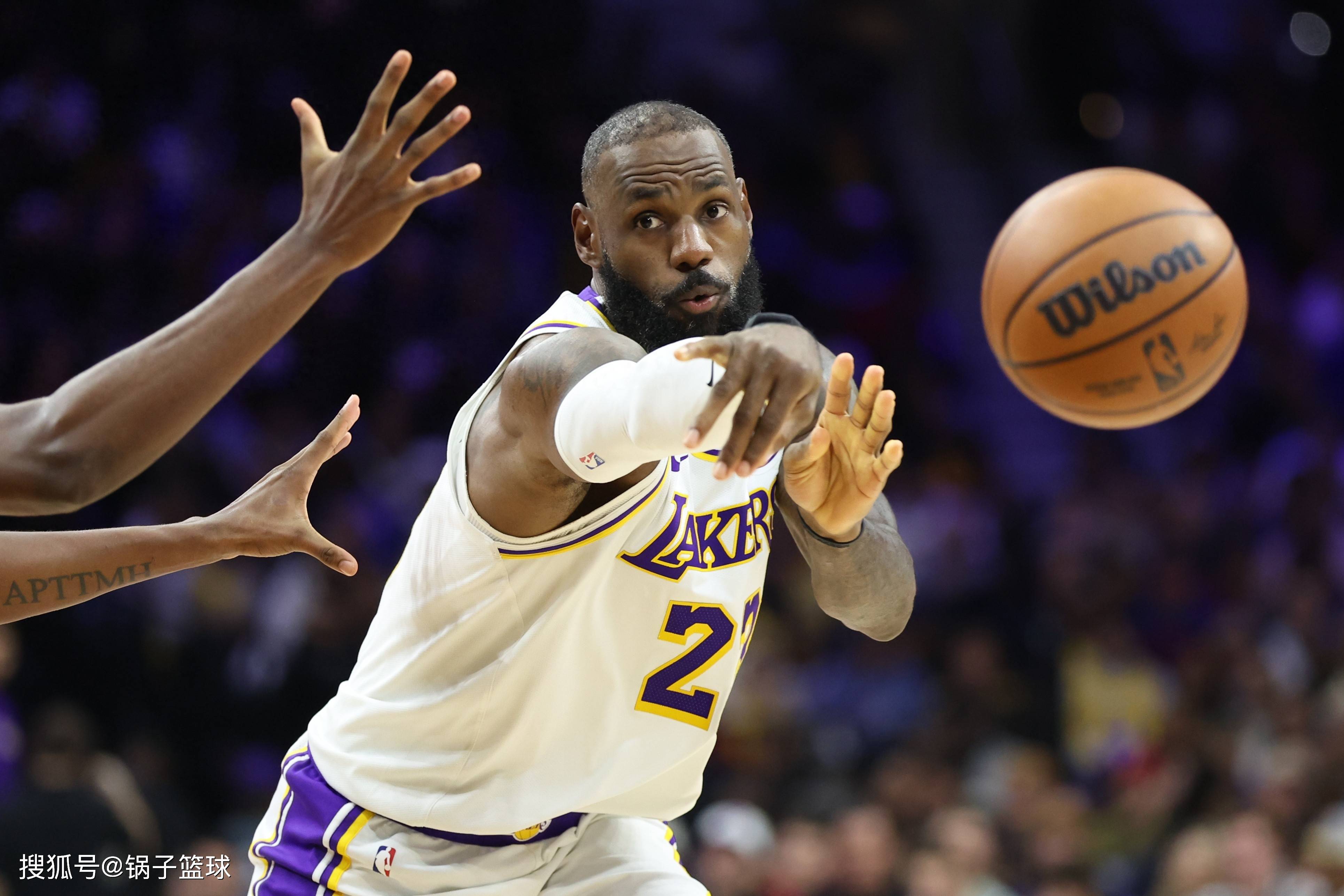 爱游戏体育- 詹姆斯爆冷击败塞尔维亚队,绝杀引爆全场视频 