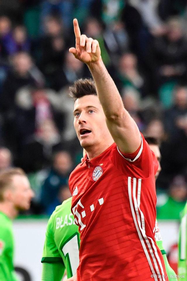 AYX-莱万多夫斯基在拜仁比赛中突破纪录，问鼎冠军引发热议！的简单介绍